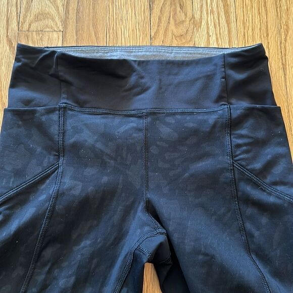 Lululemon Stash It 4 black crop leopard print pockets great pre owned condition - Picture 1 of 6